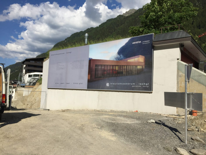 Textilspannrahmen, Bauwerbung, Blaulichtzentrum Ischgl