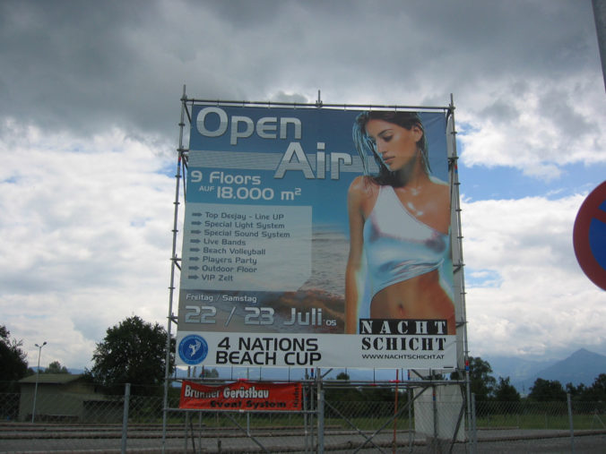 Gerüstwerbung, Nachtschicht, Hard