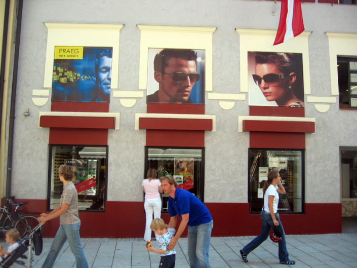 Textilspannrahmen in Fensternische, Präg, Bregenz