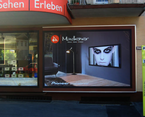 Textilspannrahmen Schaufensterverlängerung Madlener, Götzis
