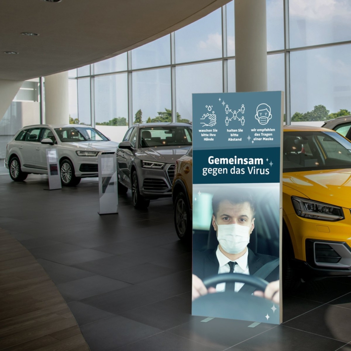 Autohaus Poprahmen Abstand halten